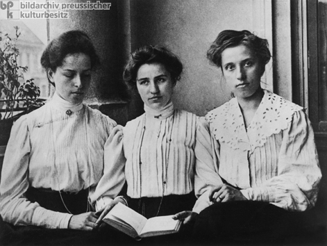 Universitätsstudentinnen (1908)